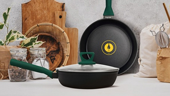 Сковорідка Ringel Meyer з антипригарним покриттям на кухонній плиті