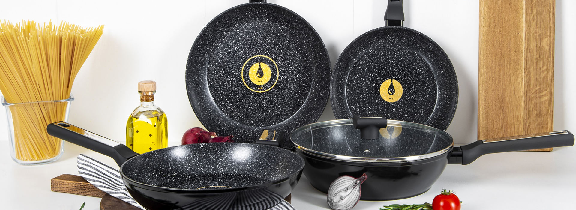 Сковорідка Ringel Meyer з антипригарним покриттям на кухонній плиті